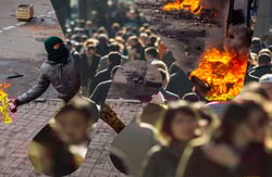 Sammensatt bilde av en demonstrant som kaster en brennende flaske og en folkemengde.