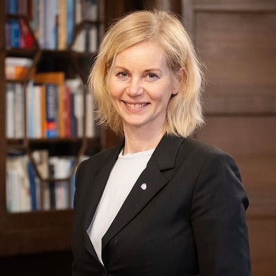 Protrettfoto av forsknings- og høyere utdanningsminister Sigrun Aasland