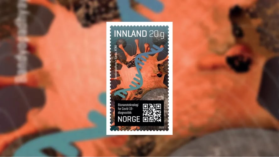 Bilete som viser eit frimerke med eit corona molekyl som motiv