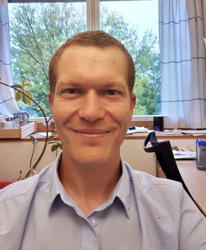 Portrett av smilende mann