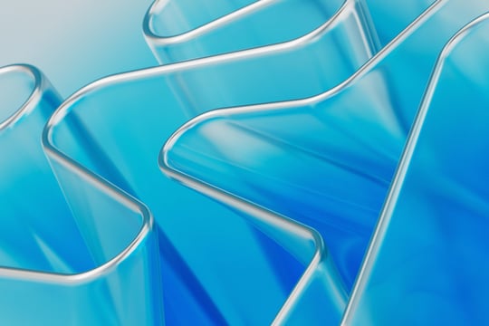 Illustrasjons bilde av gjennomsiktige Dubins former mot lyseblå bakgrunn.